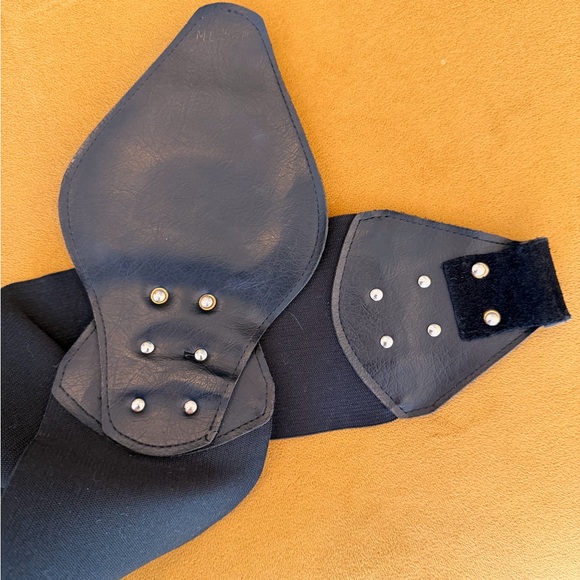 Vintage Black and Silver Stretch Statement Belt - Picture 8 of 8